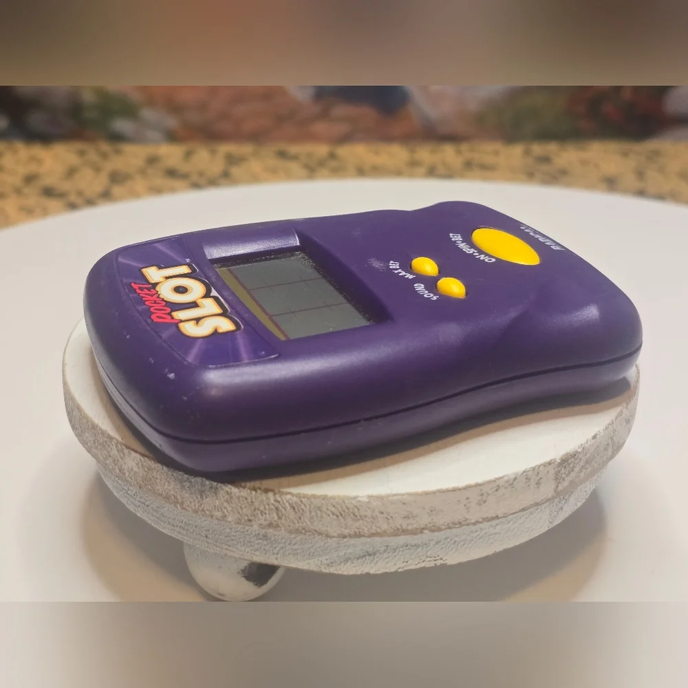 Vintage 1997 Radica Pocket Slot Electronic Handheld Game TESTED [ Read Details ]